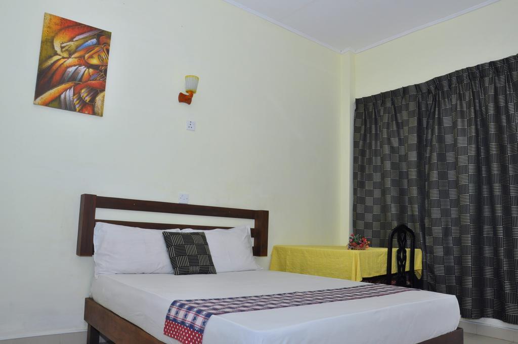 Blumarine Guest House Negombo Quarto foto