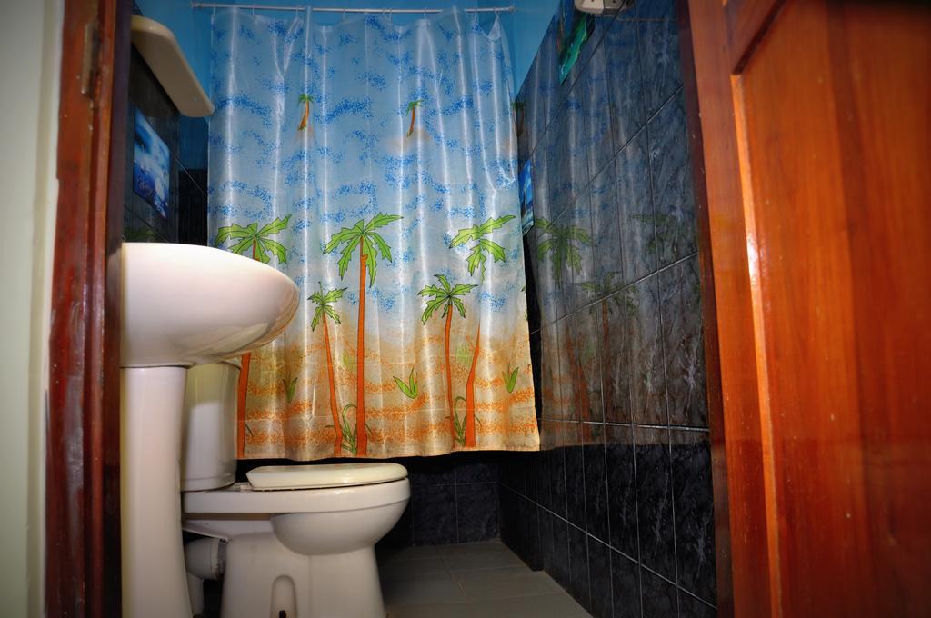 Blumarine Guest House Negombo Quarto foto