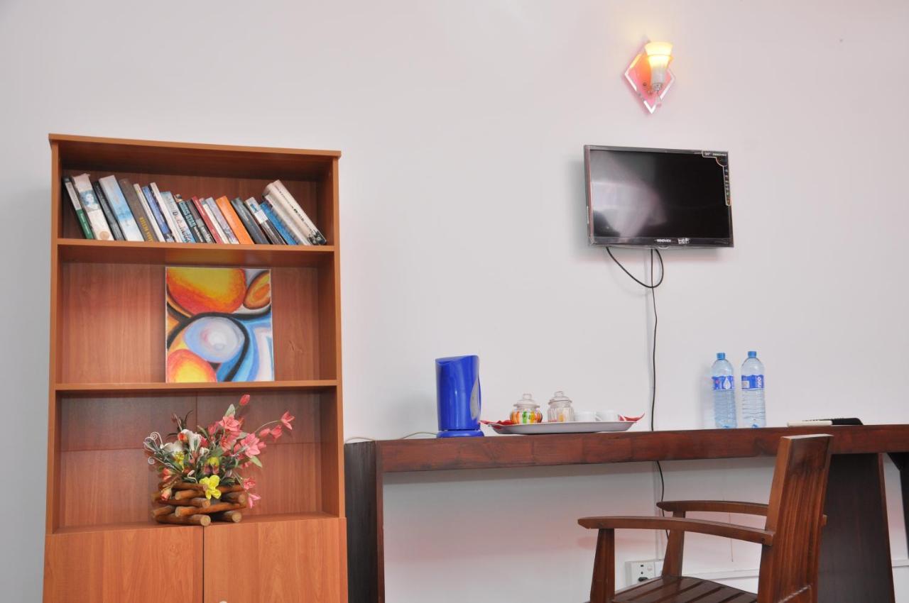 Blumarine Guest House Negombo Exterior foto